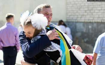 Історія директора «школи з вікнами на війну» з Попасної Віктора Шуліка Історія директора «школи з вікнами на війну» з Попасної Віктора Шуліка