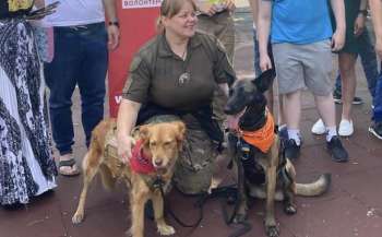 Чотирилапі «реабілітологи»: собаки-терапевти Поля та  Ванда розраджували та підтримували київських школярів