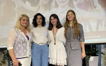 Срібні та золоті медалі випускникам 2023 року Херсона вручали в Києві Срібні та золоті медалі випускникам 2023 року Херсона вручали в Києві