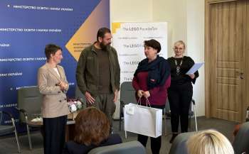 The LEGO Foundation передав техніку 37 українським школам