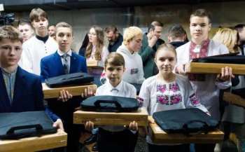 Коаліція девайсів передала школярам ноутбуки