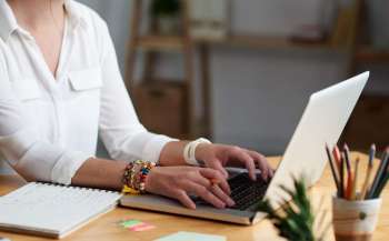 Ноутбуки отримають не всі вчителі