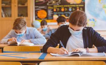 Чи існує конфлікт між батьками та вчителями на тему щеплень?