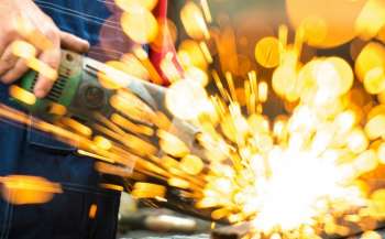 МОН обіцяє підвищити зарплати викладачам профтехів