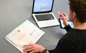 Для педагогів закуплять 57 тисяч ноутбуків: тендери оголошено в усіх областях