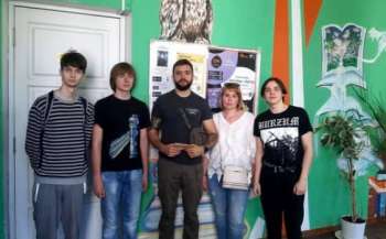 На своєму місці: волонтерство замість суконь, костюмів, подарунків і святкувань