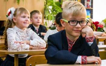 Чи обов’язково українським дітям йти до школи за кордоном та інші відповіді на питання про навчання школярів 