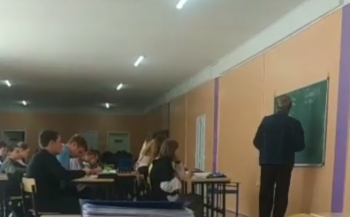 В Маріуполі окупанти не пускають батьків до шкіл, щоб приховати правду про якість навчання