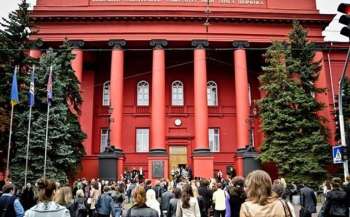 Чому під час війни зріс попит і злетіли ціни на вищу освіту