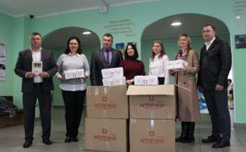 П'ять українських шкіл отримали перші «Аптечкі для школярів» П'ять українських шкіл отримали перші «Аптечкі для школярів»