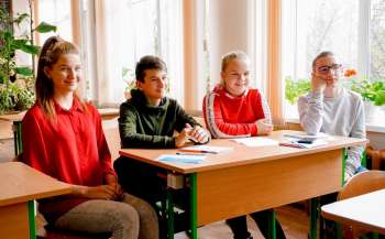 Більшість учнів в Україні навчаються в очному або змішаному режимі 