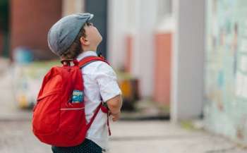 Що покласти до наплічника, який дитина братиме з собою в шкільне укриття: рекомендації для батьків