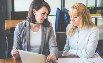 За яких умов атестаційна комісія може позбавити вчителя категорії?