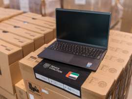 Уряд ОАЕ передав майже 5000 ноутбуків для українських школярів
