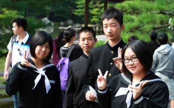 Департамент освіти Токіо дозволив школярам користуватися смартфонами