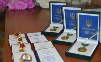 До Дня працівників освіти було нагороджено 105 працівників освітньої, наукової, культурної галузей України