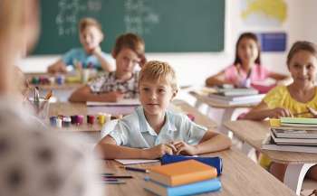 Кількість учнів зростає, а кількість вчителів зменшується