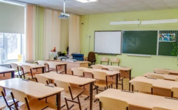 В Україні майже триста українських шкіл завершили навчальний рік 