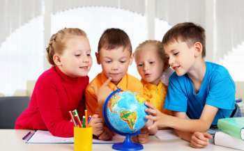 Школяри з України, що перебувають у Європі, повинні відвідувати місцеві школи